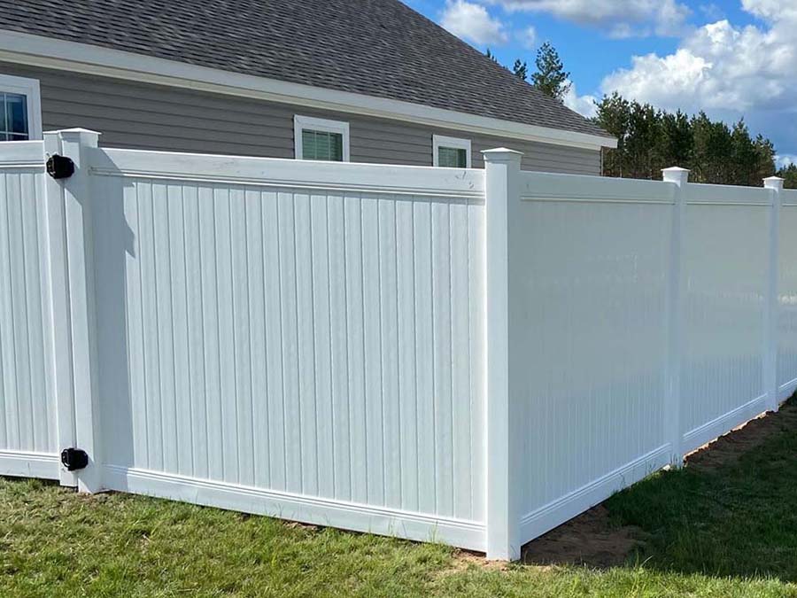 Photo of a Michigan vinyl fence