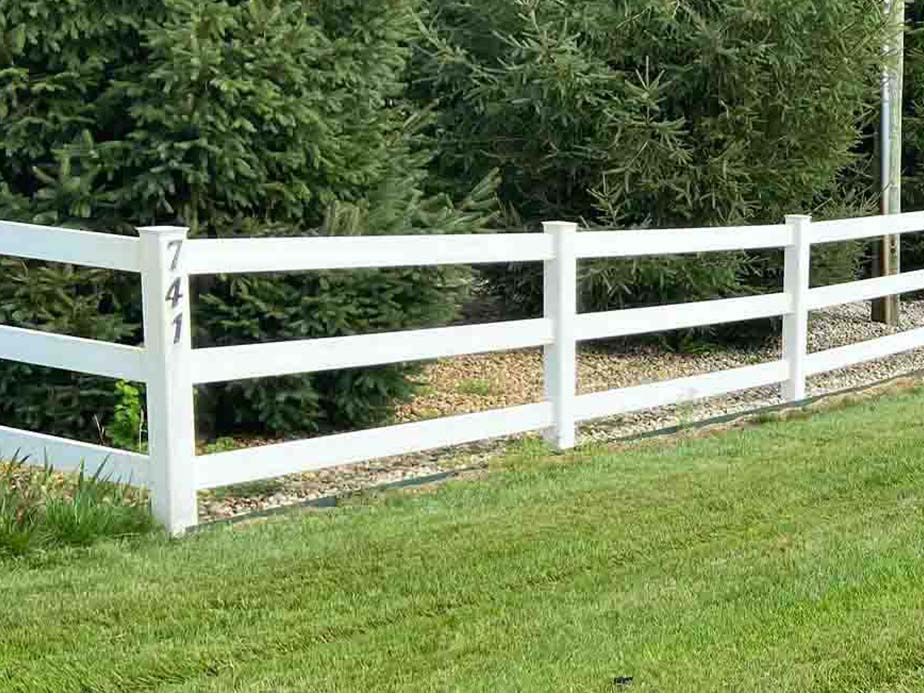 Farm vinyl rail fence contractor in the Traverse City Michigan area.